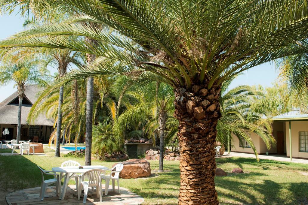 Отель Oshakati Country Экстерьер фото