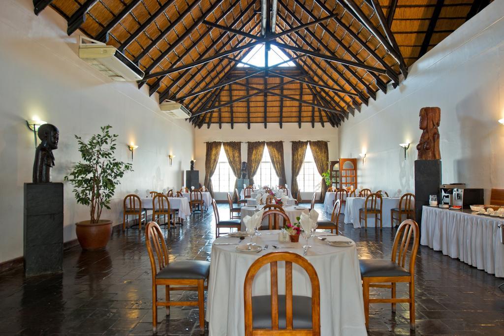 Отель Oshakati Country Экстерьер фото