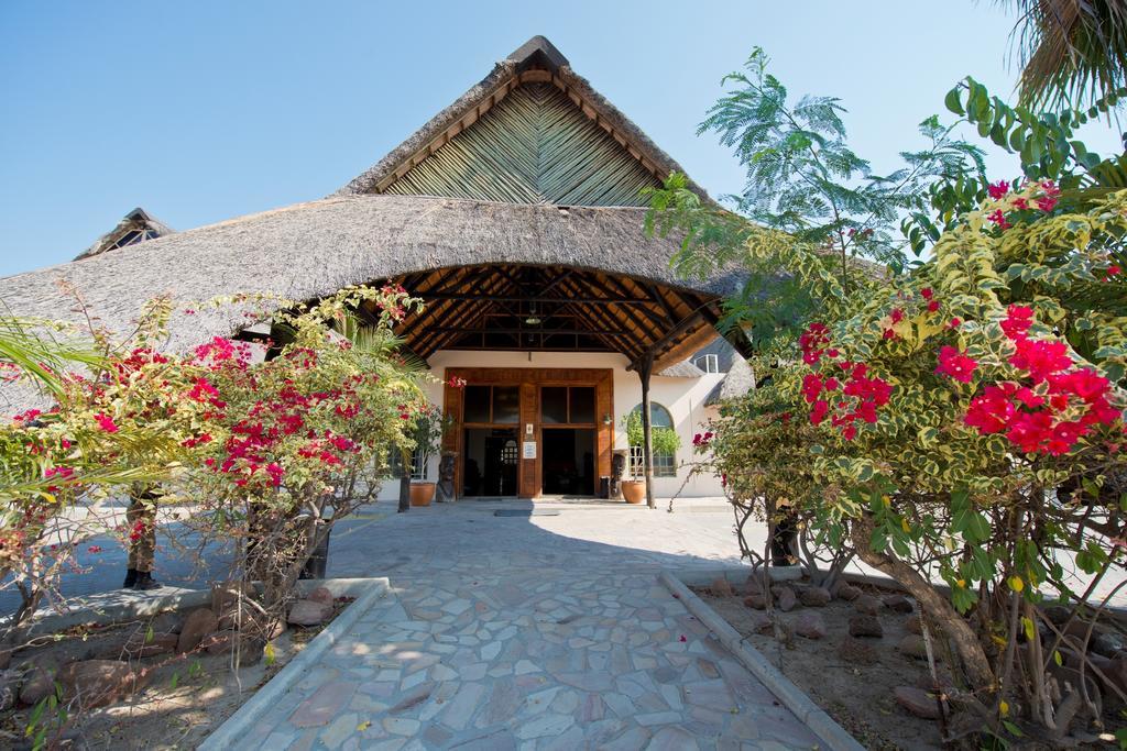 Отель Oshakati Country Экстерьер фото