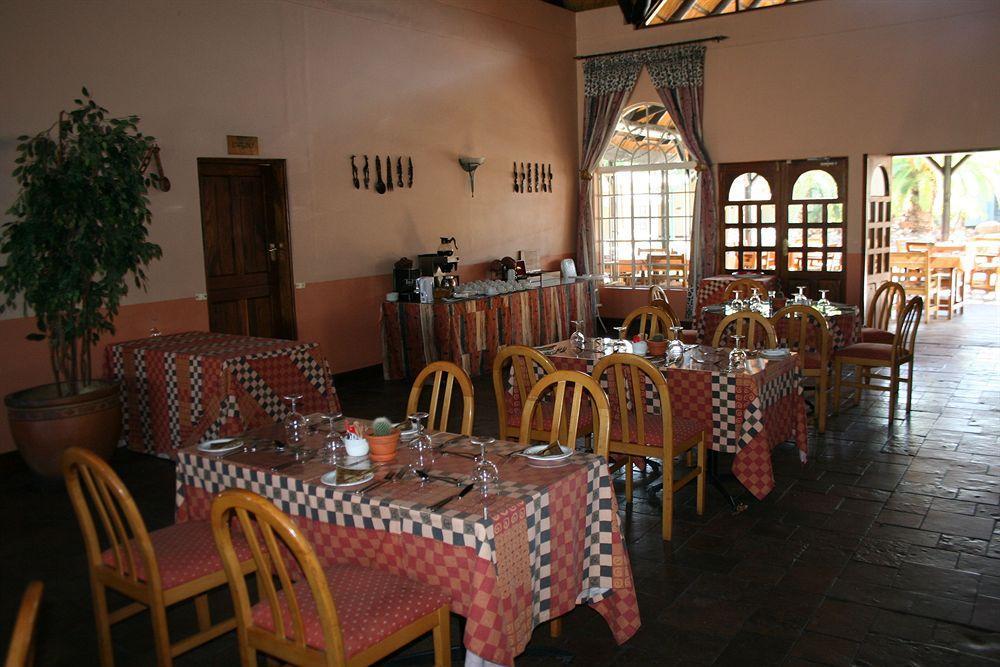 Отель Oshakati Country Экстерьер фото