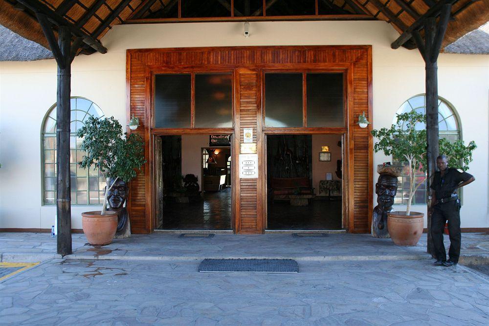 Отель Oshakati Country Экстерьер фото