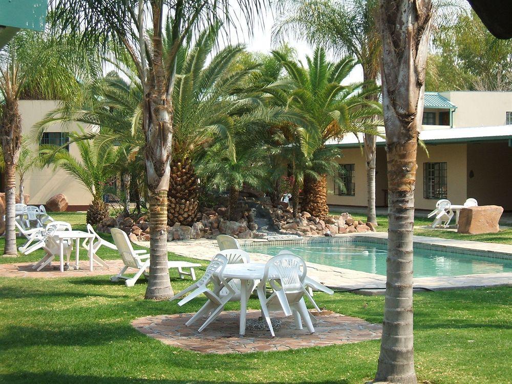 Отель Oshakati Country Экстерьер фото